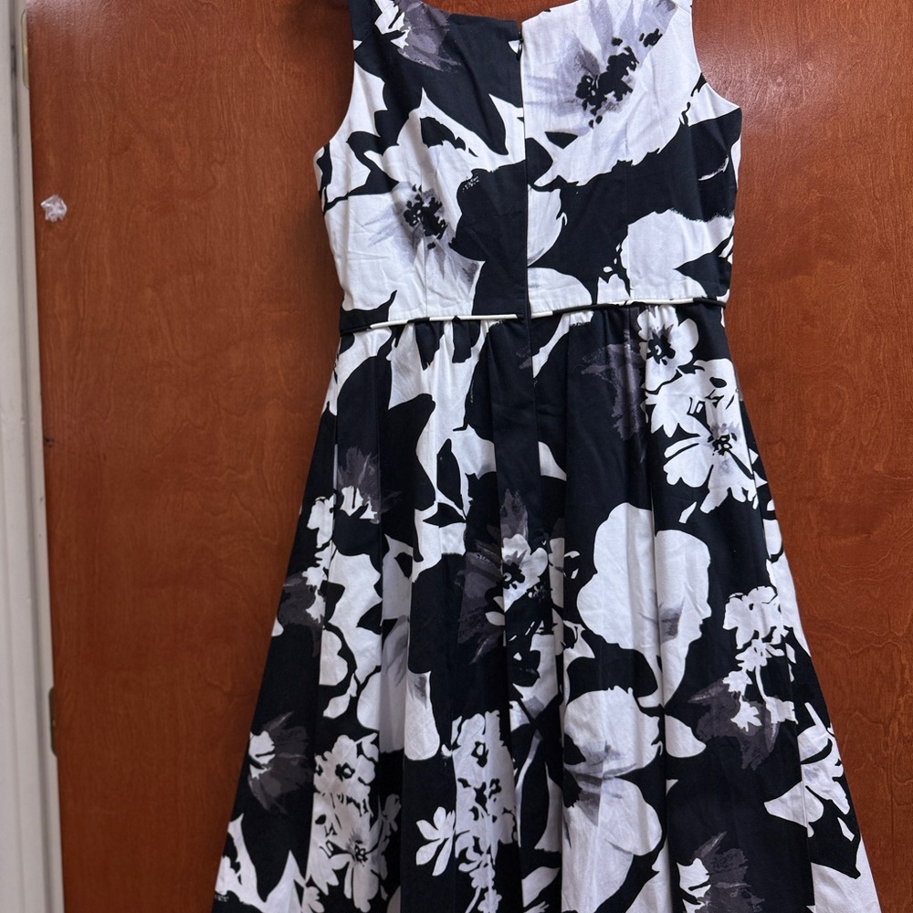 White House Black Market Monochrome Floral Dress Sz 8 - Picture 10 of 12